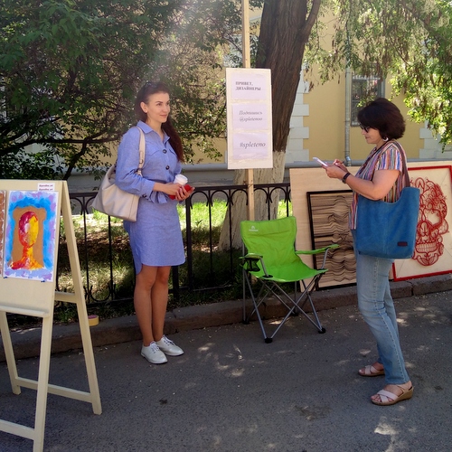 Обычные горожане на Лосев-фест 2019, которые гуляли по улице Мира.
