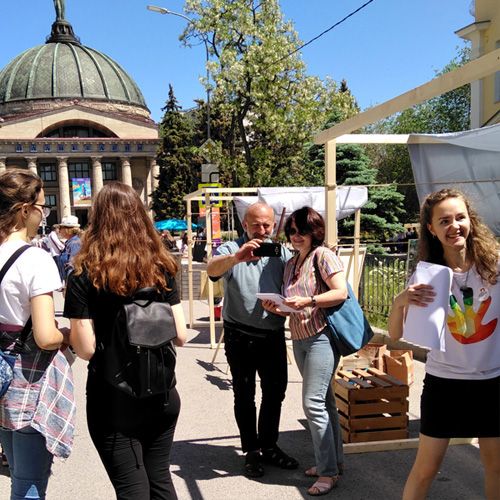 Нина Дивинская и сербский художник Зоран Анджелкович на фестивале Лосева 2019