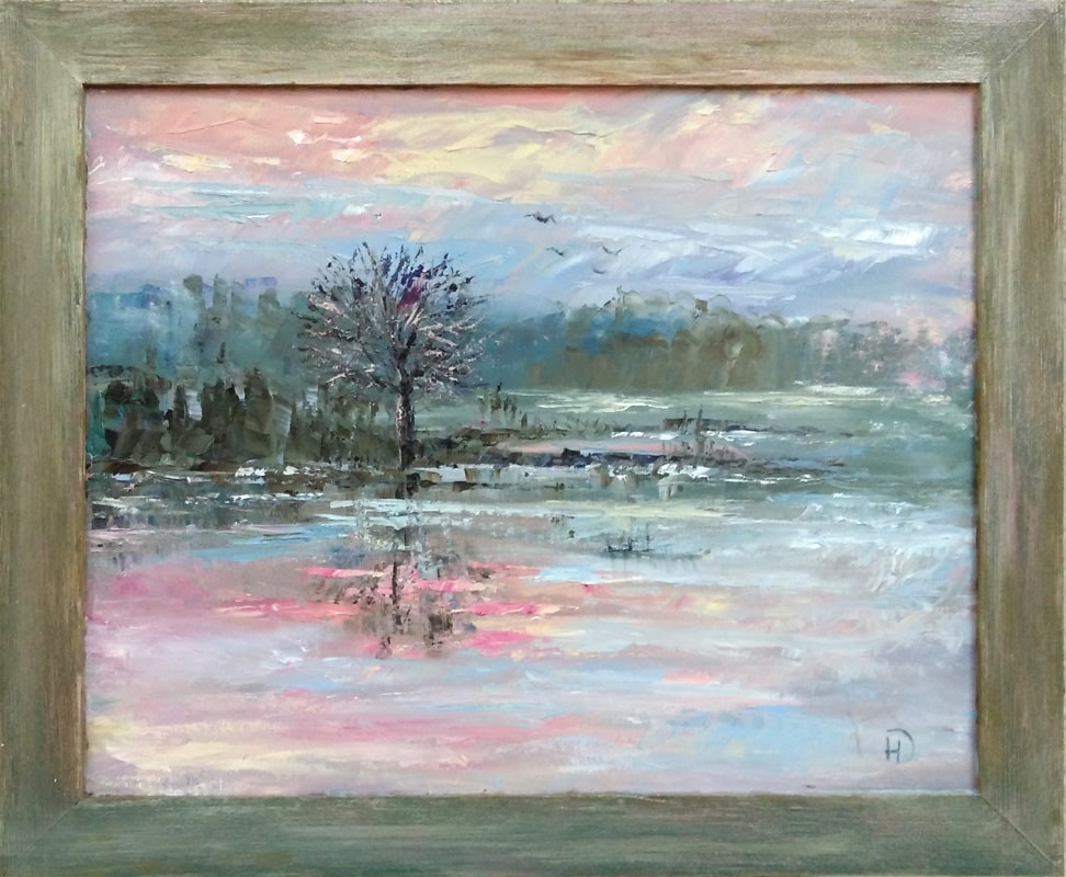 Картина маслом "Одинокое дерево" спейзажем в розовых тонах в раме.