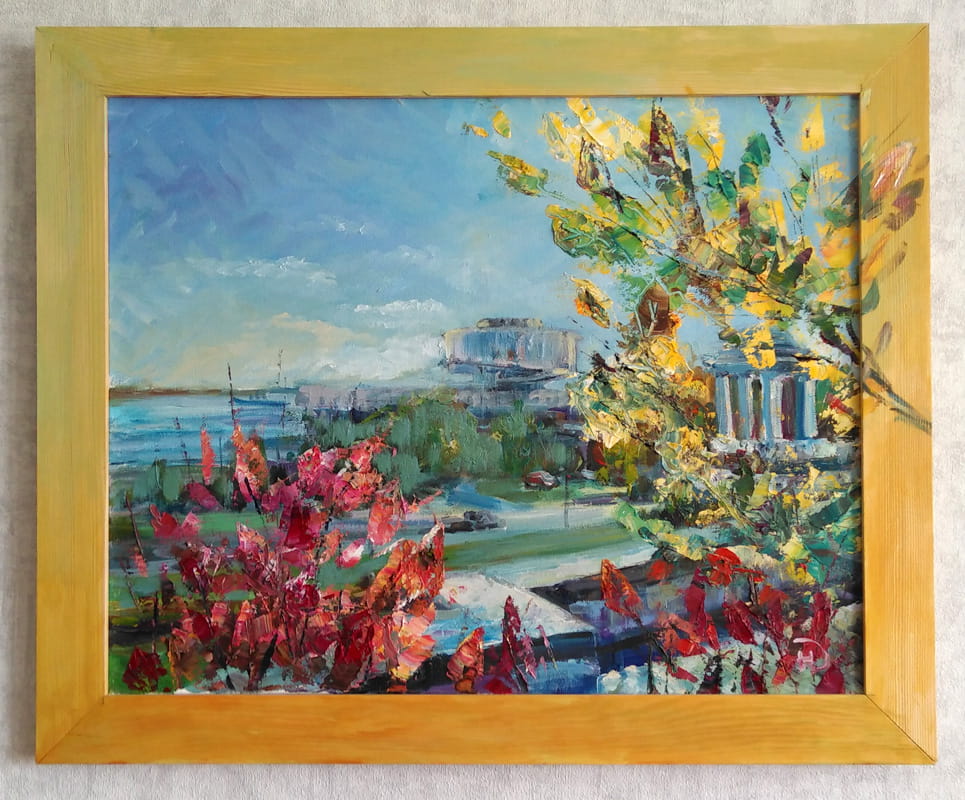 Картина "Осенний Волгоград" в раме, окрашенной вручную. Ветви деревьев яркими листьями выходят на раму, расширяя пространство.