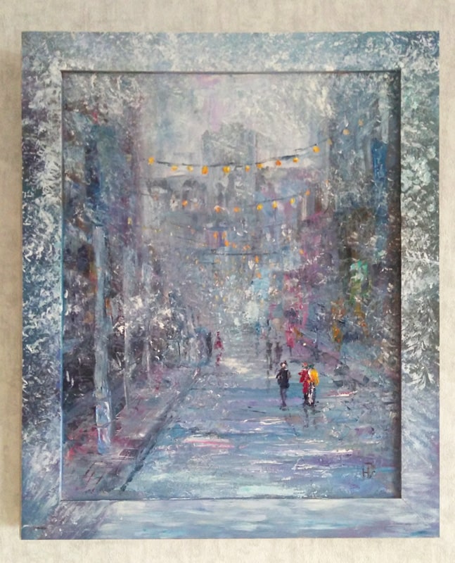 Картина "Зима в городе" оформлена в раму, которая стала продолжением картины, усиливая перспективу заснеженной улицы.