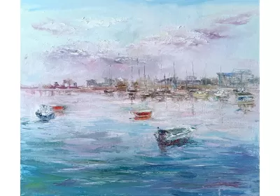 Зефирные воздушные облака, розовеют над морем на картине художницы Нины Дивинской