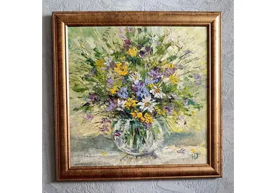 Картина со полевыми цветами в раме