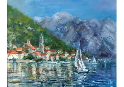 Изображение курортного городка в Черногории маслом на холсте. Яхта под белым парусом движется к берегу. Домики с черепичными крышами ждут путников.