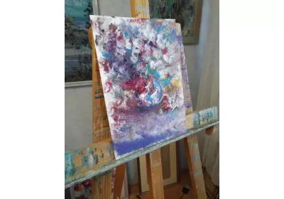 Абстрактная картина маслом "Жасмин" на мольберте