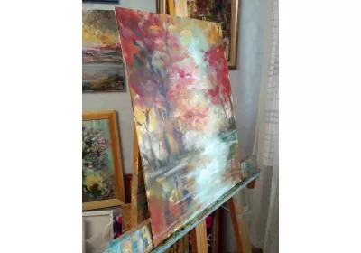 Холст на картоне с изображением осенних деревьев над водой