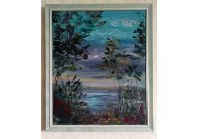 Картина "Тихий вечер" с закатом, виднеющимся сквозь деревья, в раме